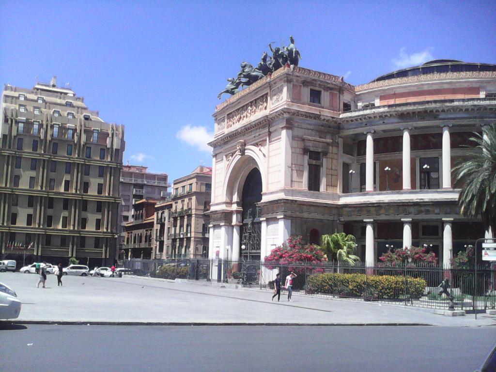 Palermo Centrale Buitenkant foto